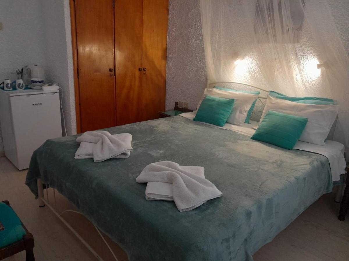 Artemis Rooms Agia Marina  ภายนอก รูปภาพ