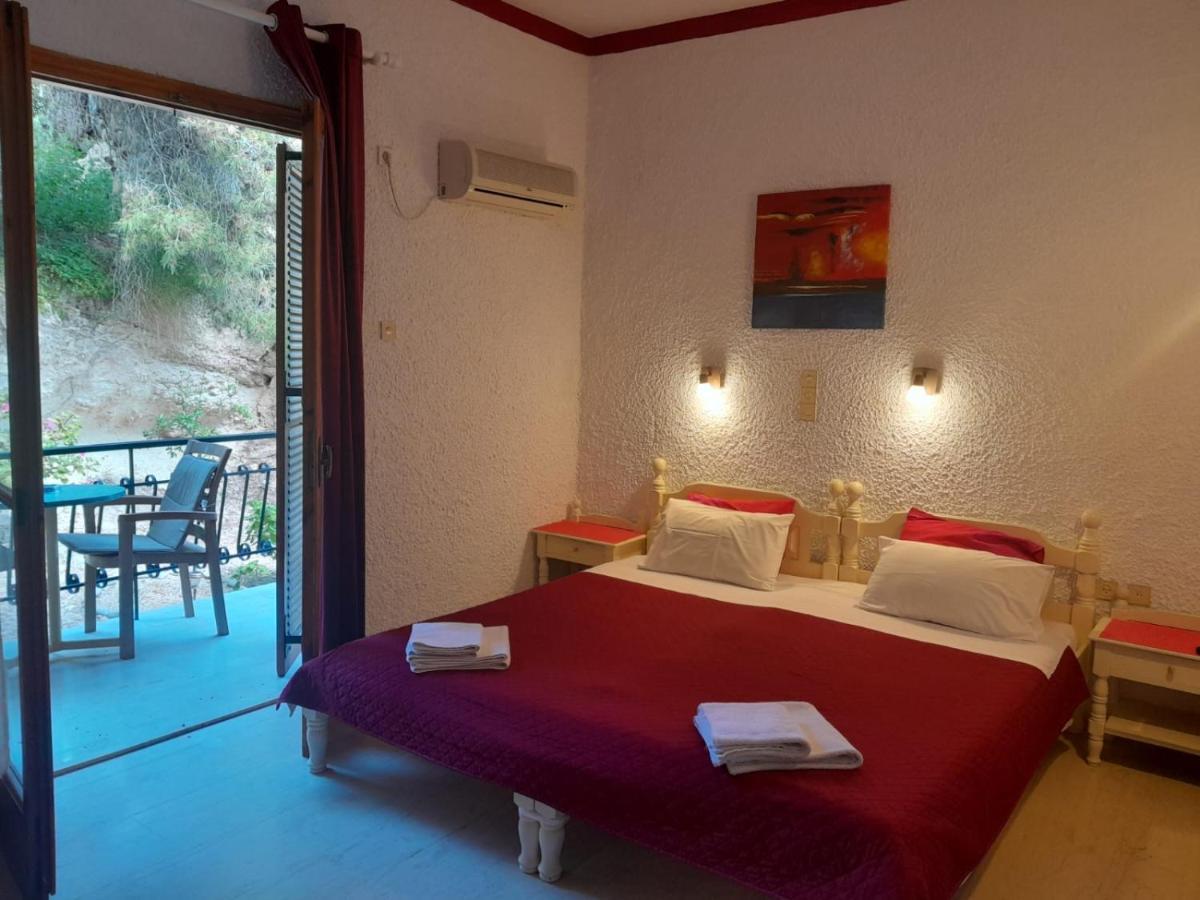 Artemis Rooms Agia Marina  ภายนอก รูปภาพ