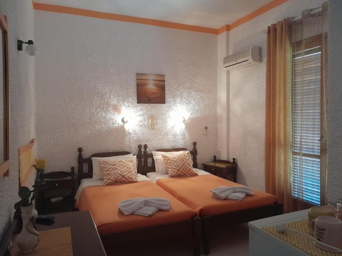 Artemis Rooms Agia Marina  ภายนอก รูปภาพ