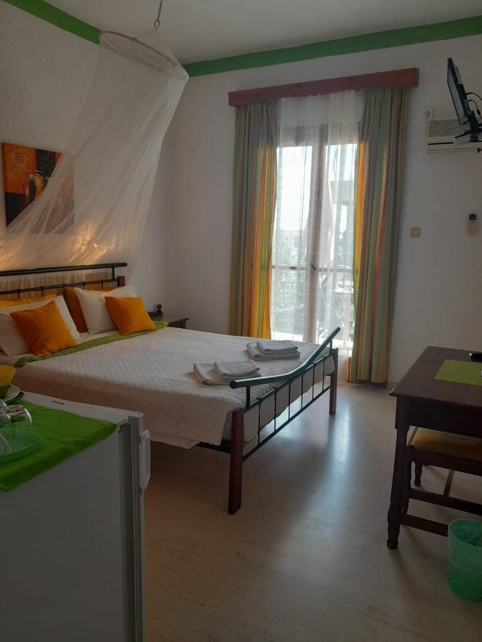 Artemis Rooms Agia Marina  ภายนอก รูปภาพ