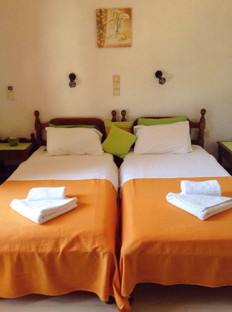 Artemis Rooms Agia Marina  ภายนอก รูปภาพ