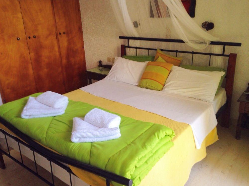 Artemis Rooms Agia Marina  ภายนอก รูปภาพ