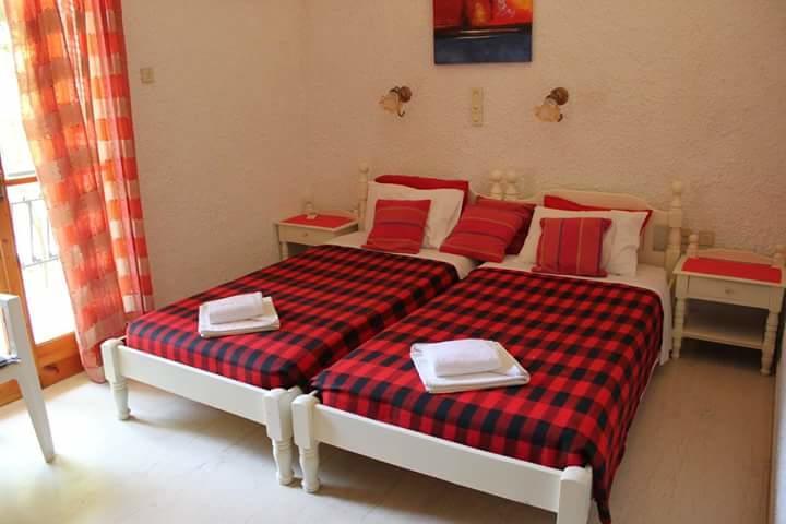 Artemis Rooms Agia Marina  ภายนอก รูปภาพ
