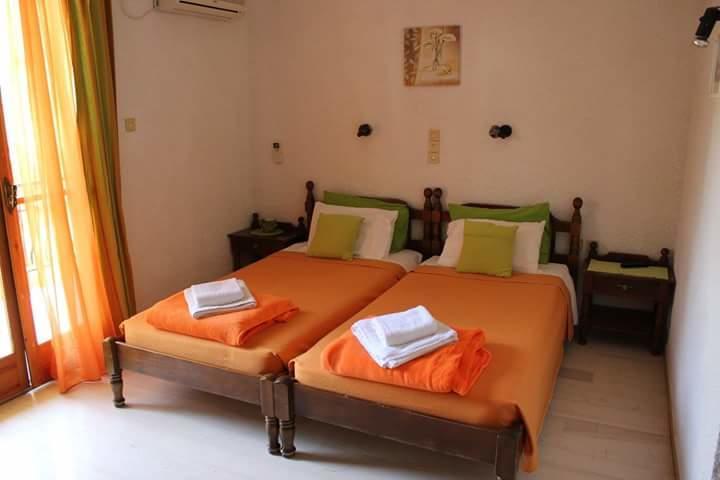 Artemis Rooms Agia Marina  ภายนอก รูปภาพ