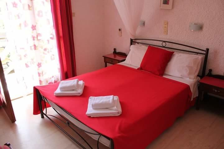 Artemis Rooms Agia Marina  ภายนอก รูปภาพ