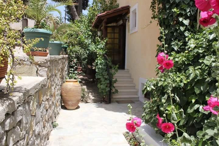 Artemis Rooms Agia Marina  ภายนอก รูปภาพ